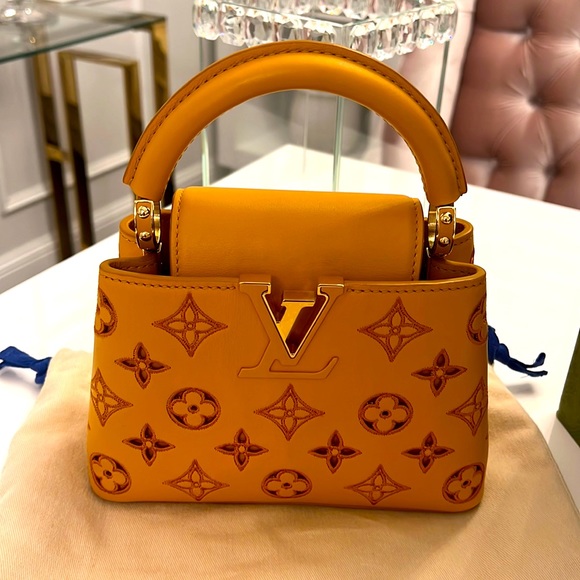 NEW **RARE** ** LIMITED EDITION**Authentic Louis Vuitton Capucines Mini - Picture 4 of 17